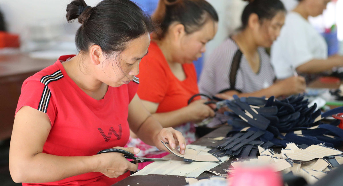 实力劳保鞋厂家  保证交期