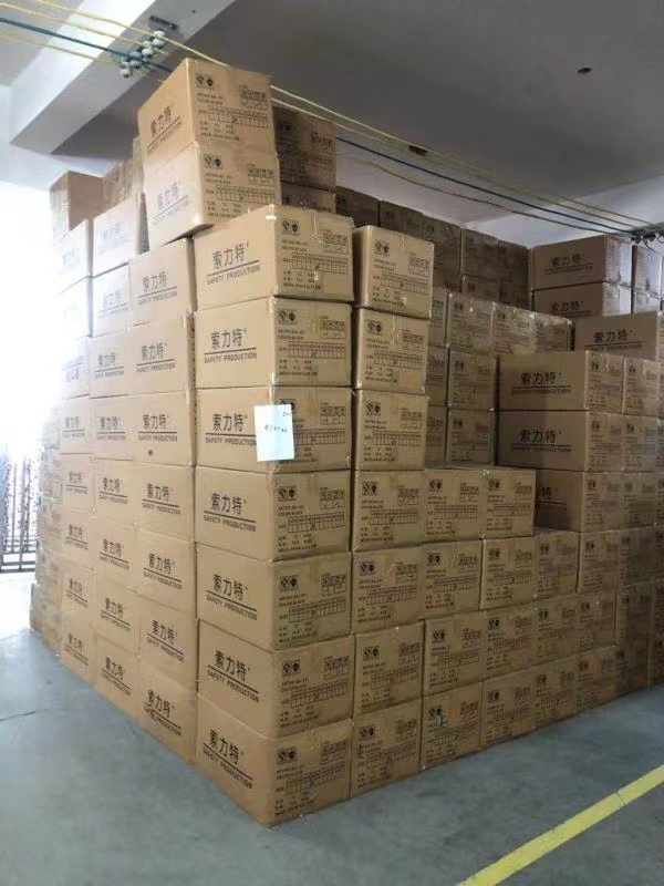 仓库一角